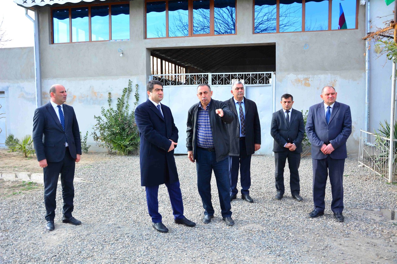 Seymur Orucov şəhid anasını evində ziyarət etdi - FOTOLAR